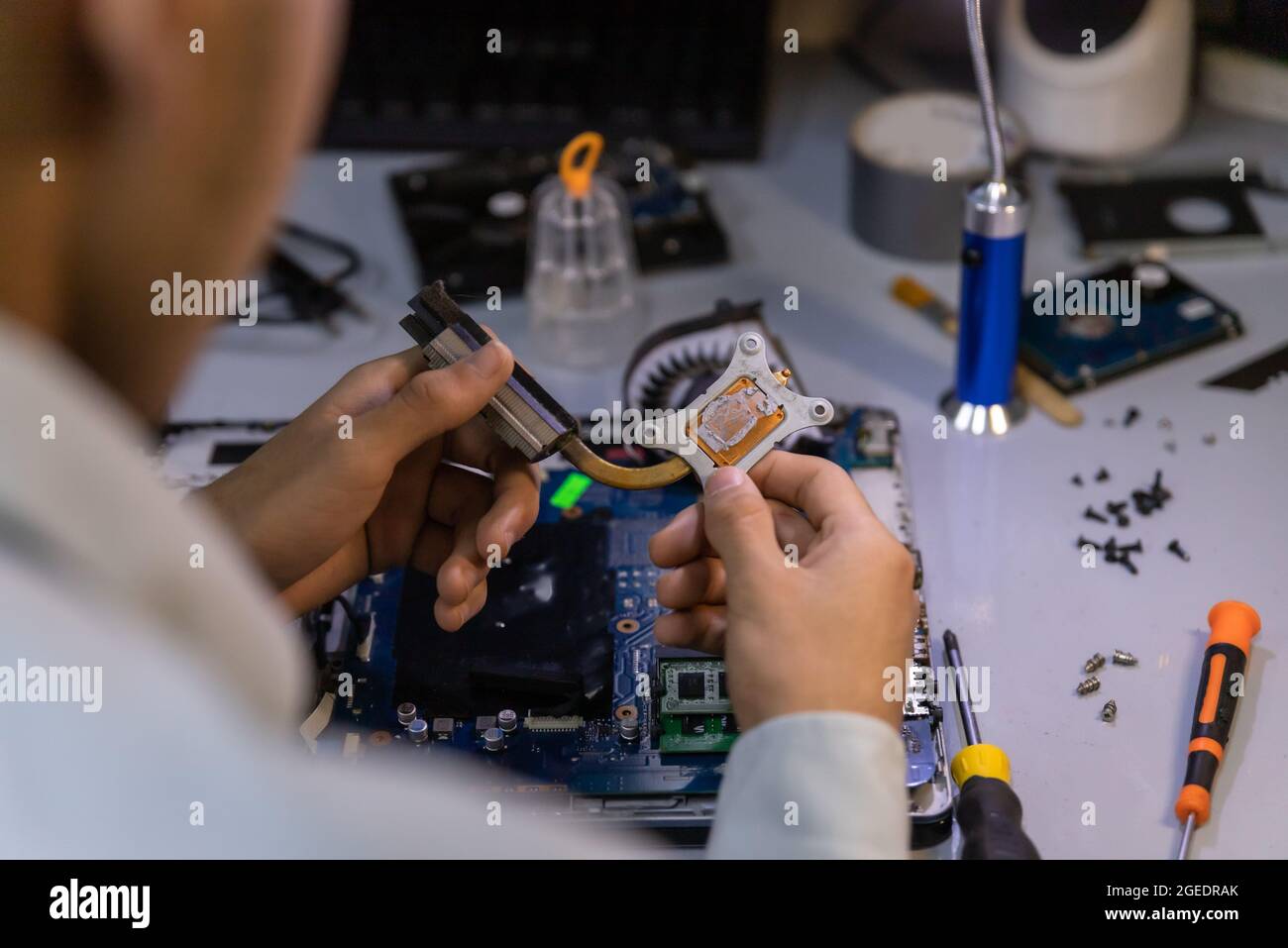 Computer repair technician repairing a laptop Stock Photo - Alamy