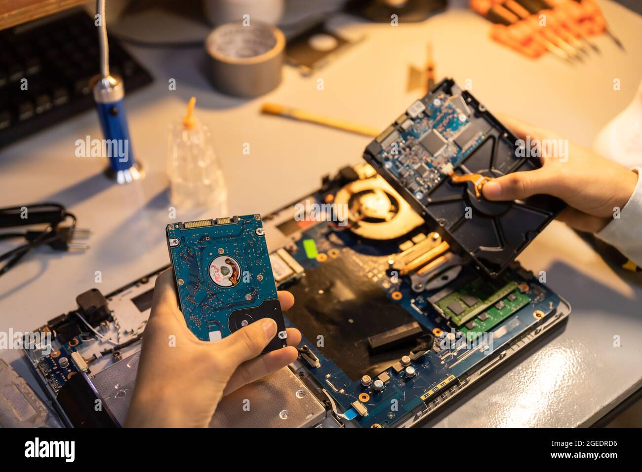 Computer repair technician repairing a laptop Stock Photo - Alamy