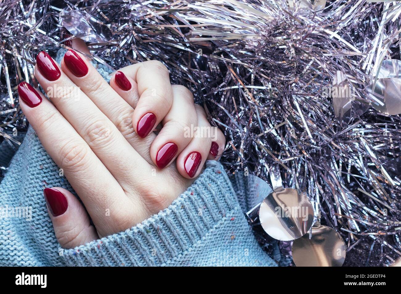 Red manicure hi-res stock photography and images - Page 11 - Alamy