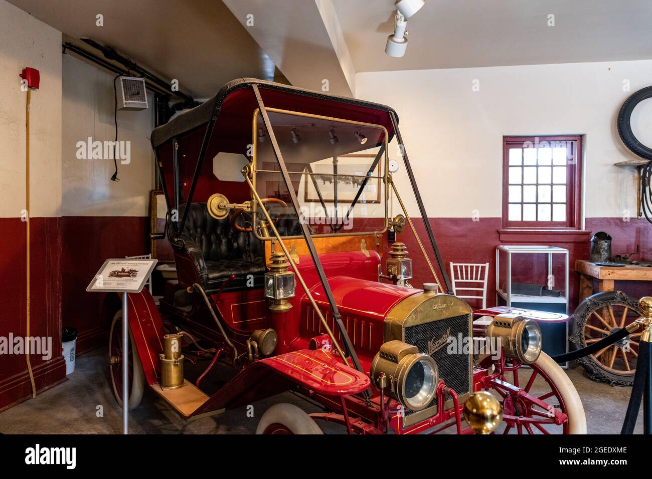 Standard vintage car hi-res stock photography and images - Alamy