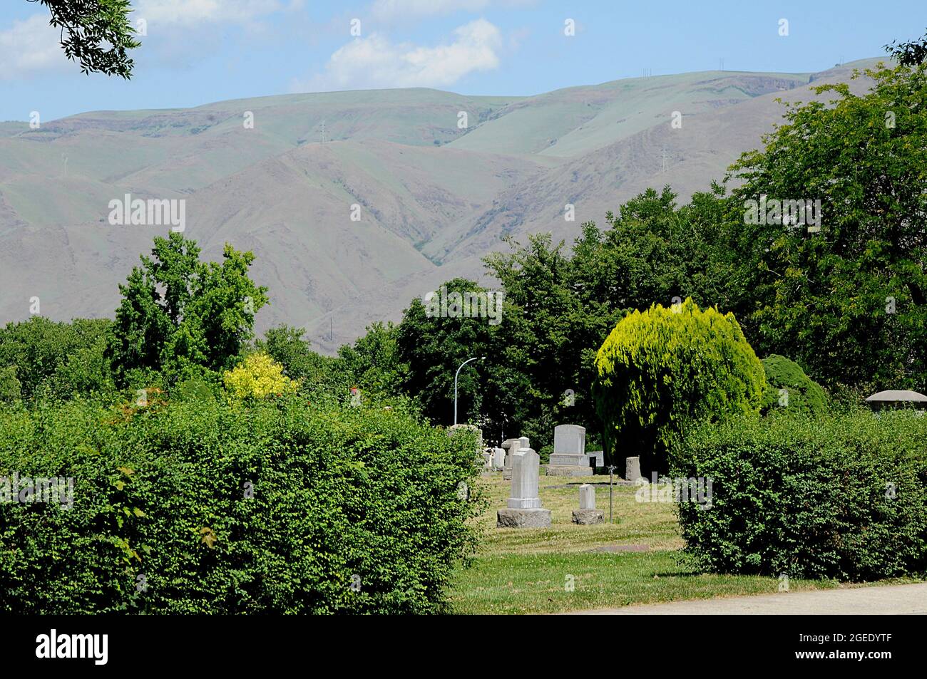 Lewiston/Idaho/USA.  22.June 2018. Nez Perce lodge 10 masoni leiwstin cemetery over view lewiston hills.     (Photo.Francis Dean / Deanpictures. Stock Photo