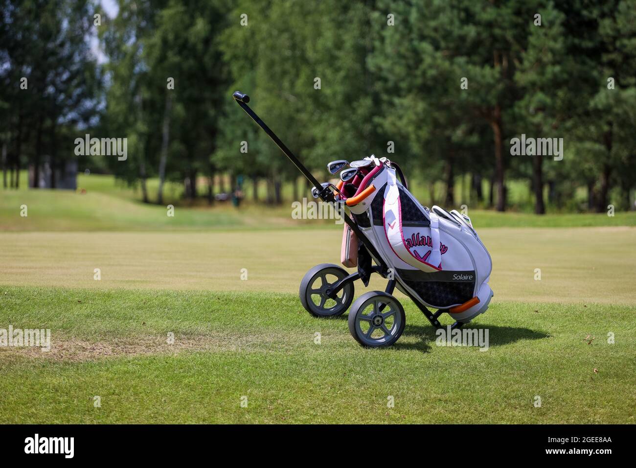 Golf pull carts hi-res stock photography and images - Alamy