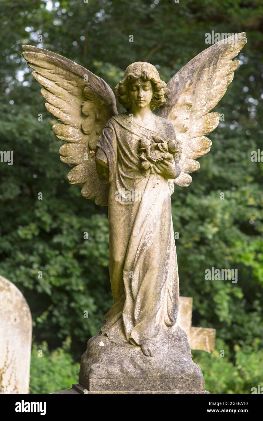 A statue of an angel in Southampton Old Cemetery on Southampton Common Stock Photo