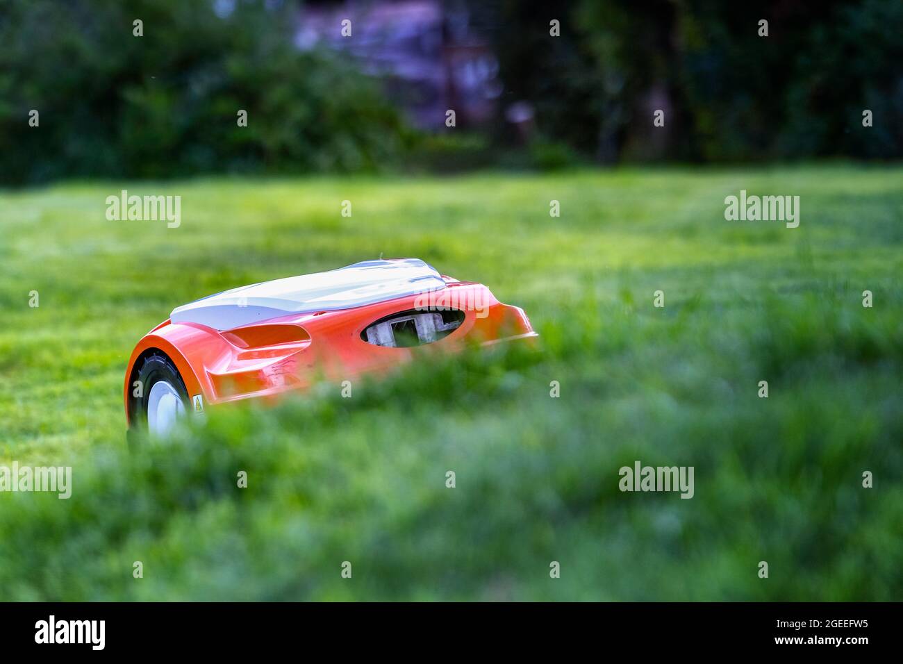 Robot lawn mower hires stock photography and images Alamy