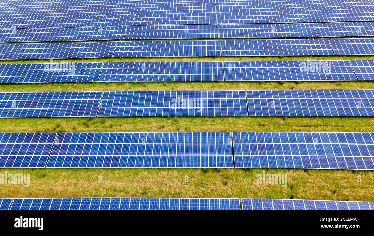 Solar construction farm uk hi-res stock photography and images - Alamy