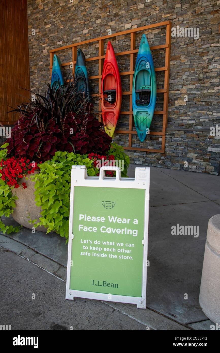 Bloomington, Minnesota. Because of the new Covid-19 Delta variant L.L. Bean is asking people to wear a mask in their stores again. Stock Photo