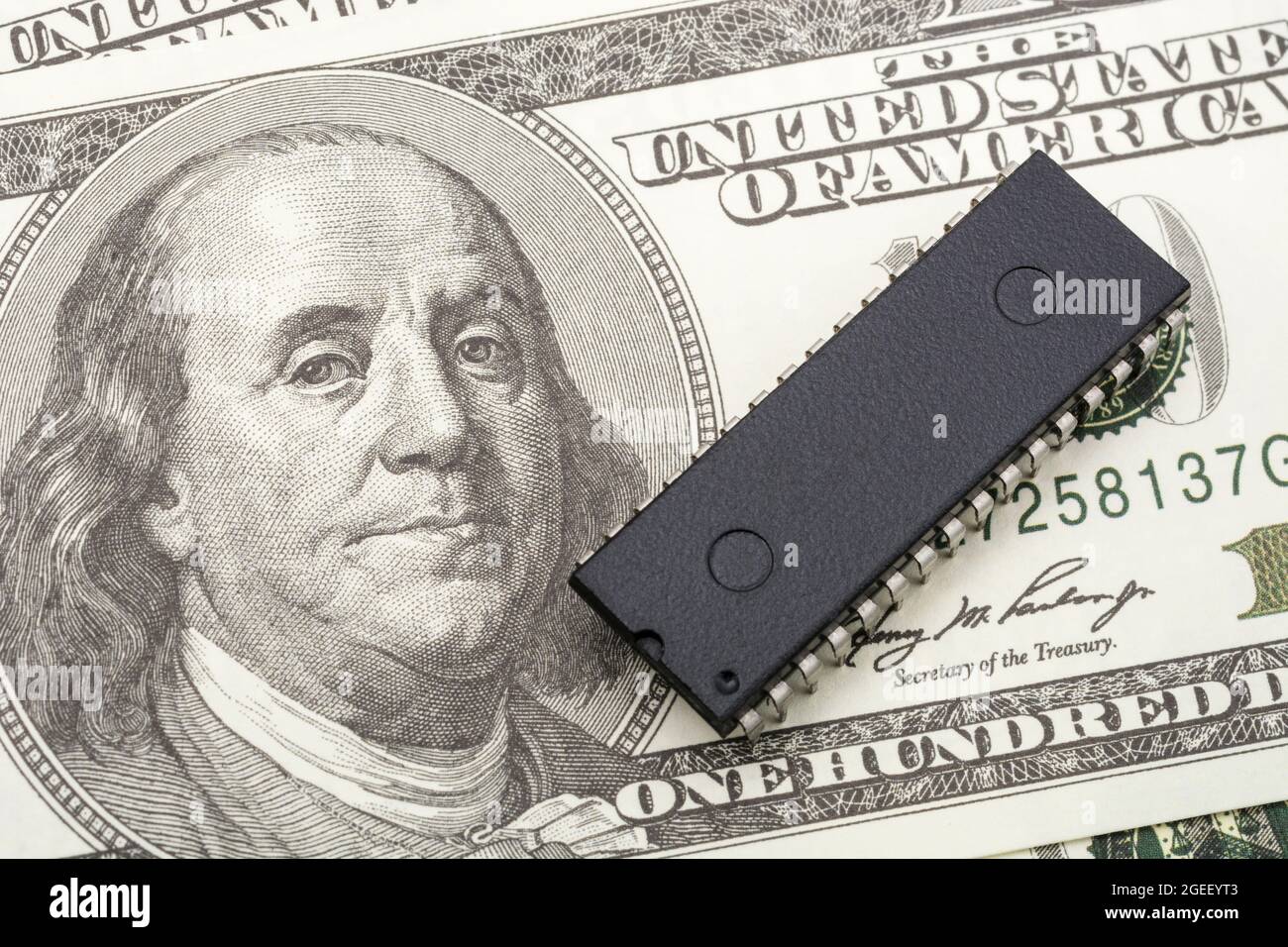 100 dollar bill microchip hires stock photography and images Alamy