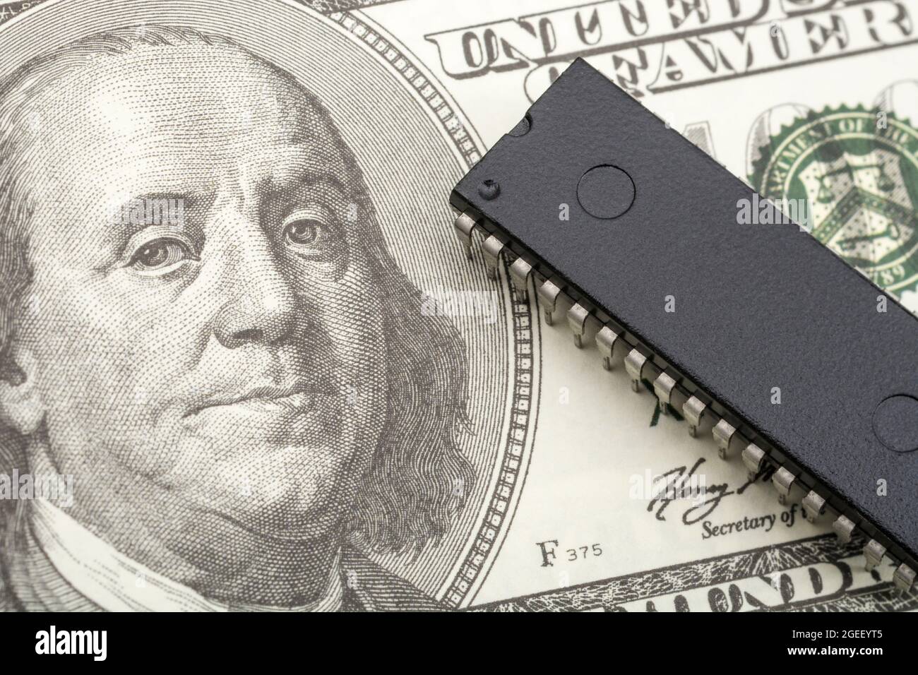 100 dollar bill microchip hires stock photography and images Alamy
