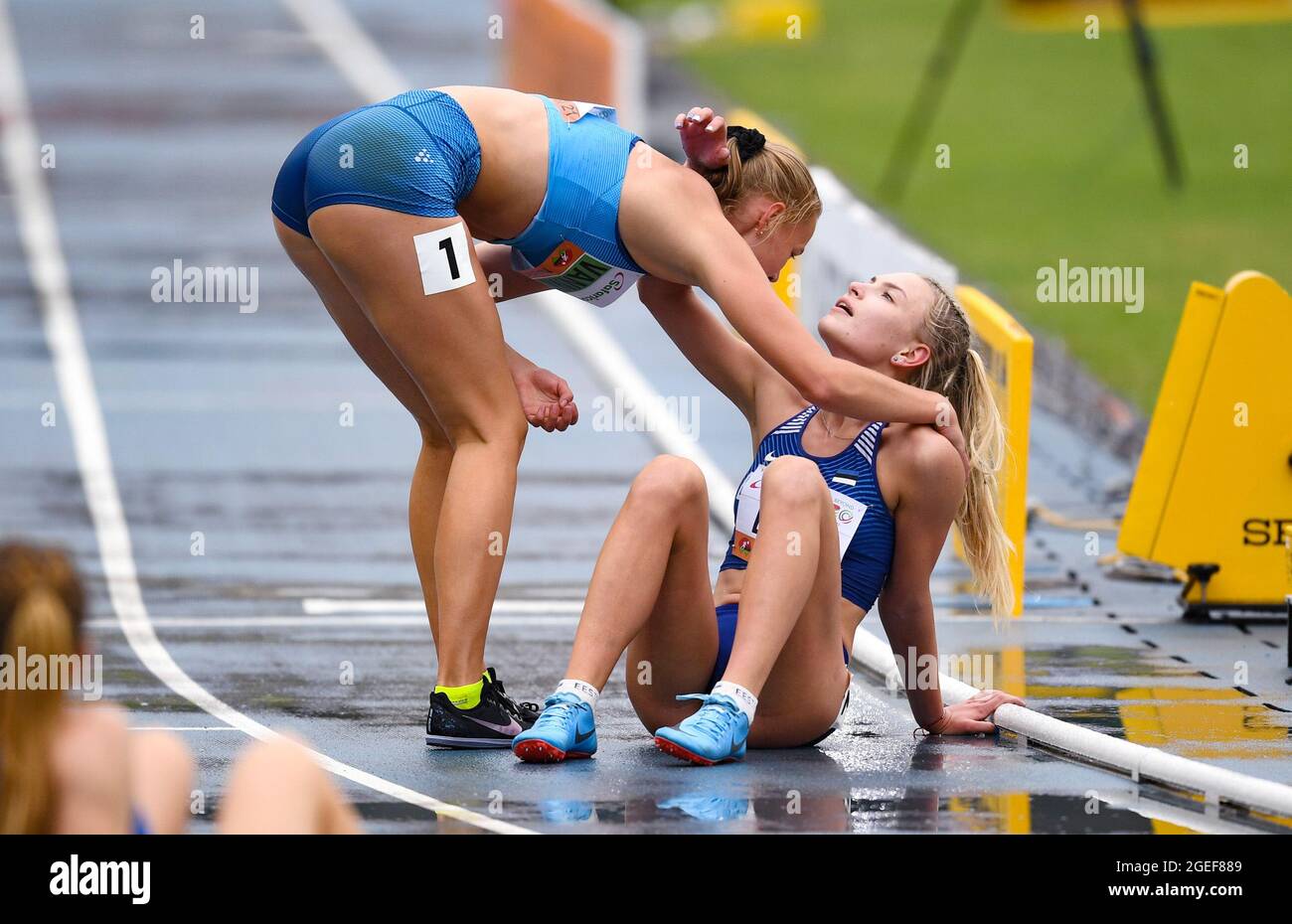 Nairobi, Kenya. 19th Aug, 2021. Saga Vanninen (L) of Finland and Pippi Lotta Enok of Estonia react after the women's heptathlon 800m at the 2021 World Athletics U20 Championships in Nairobi, Kenya, Aug. 19, 2021. Credit: LI YAN/Xinhua/Alamy Live News Stock Photo