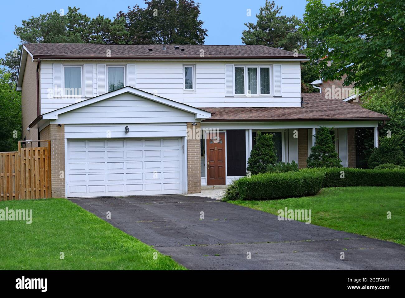 Two Story Suburban Home Hi Res Stock Photography And Images Alamy