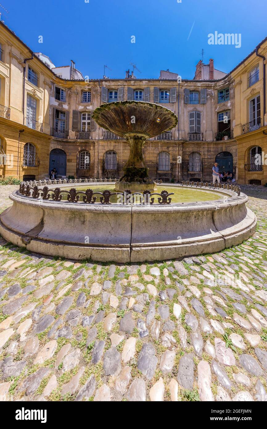 Fountain of albertas square hi-res stock photography and images - Alamy