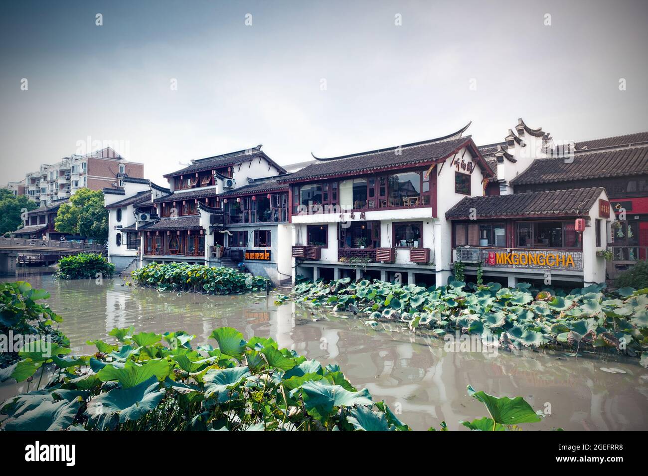 Riverbank chinese restaurant hi-res stock photography and images - Alamy