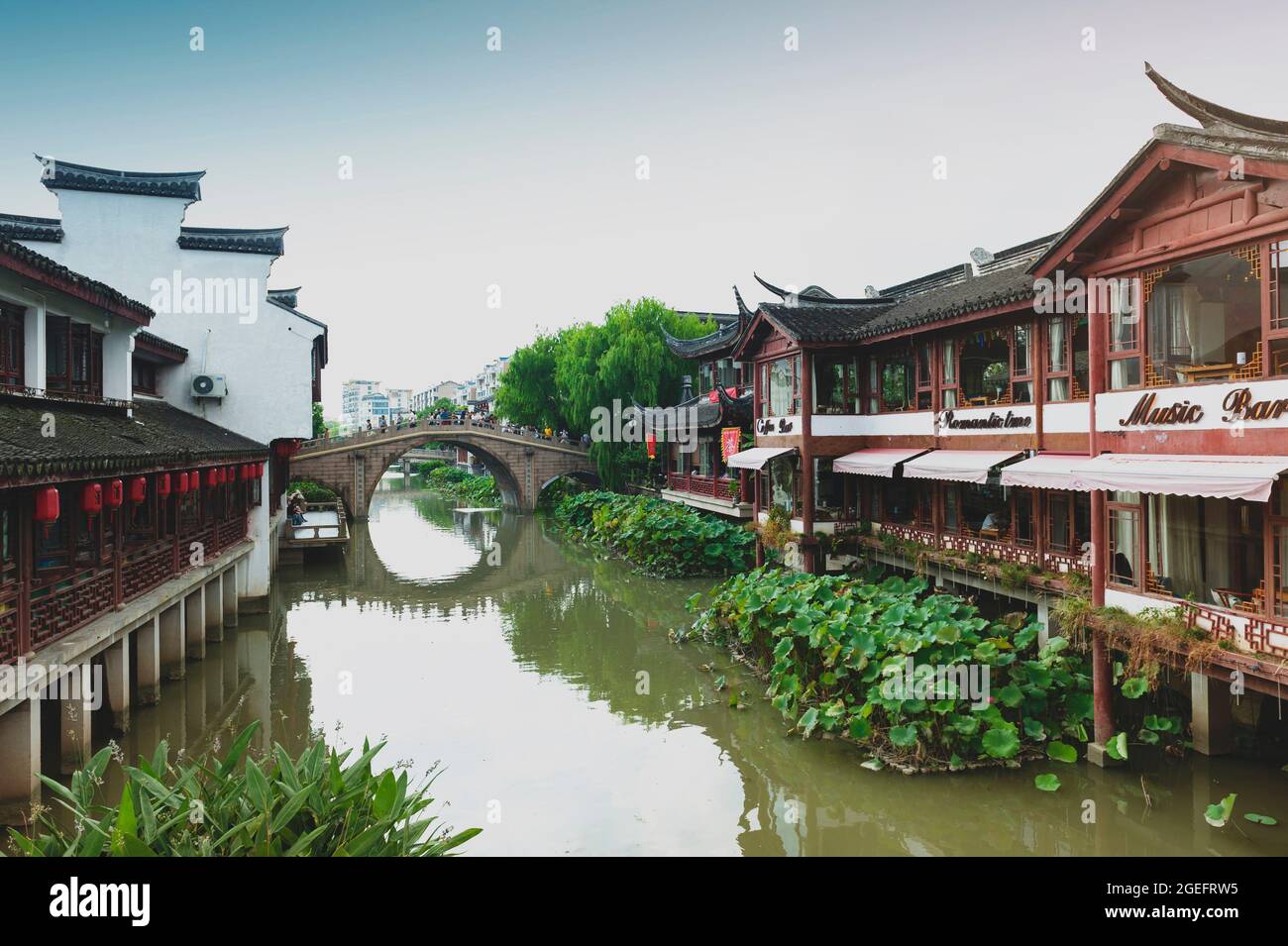 Riverbank chinese restaurant hi-res stock photography and images - Alamy