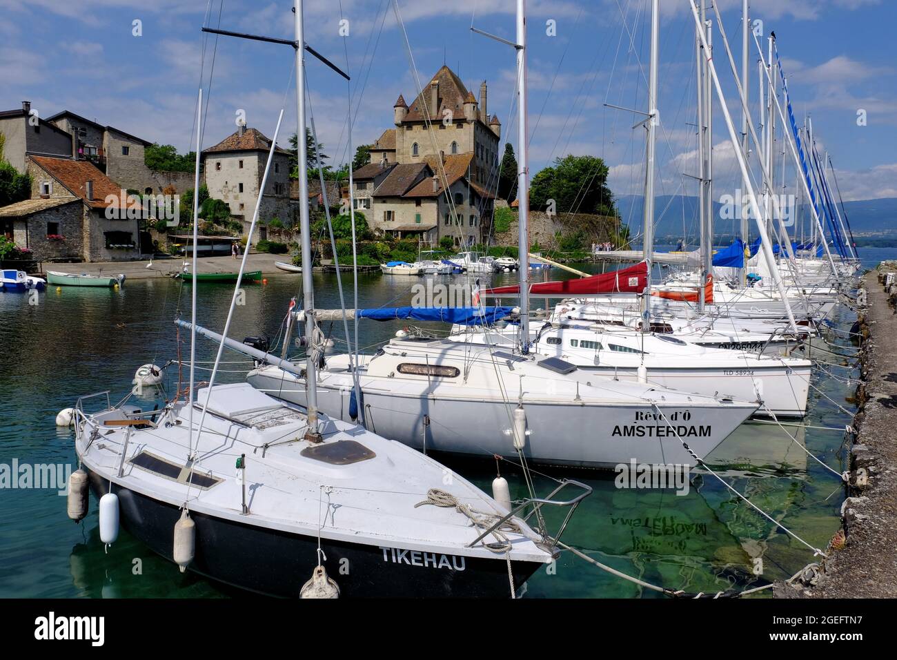 Yvoire Chateau and yachts in the marina at Yvoire on Lake Geneva, France Stock Photo