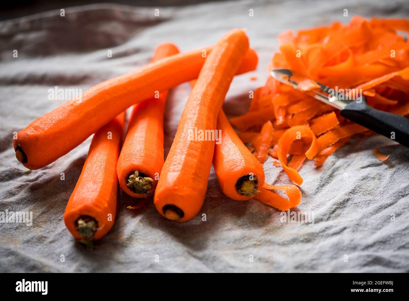 Peeling carrot peeler close up hi-res stock photography and images - Alamy