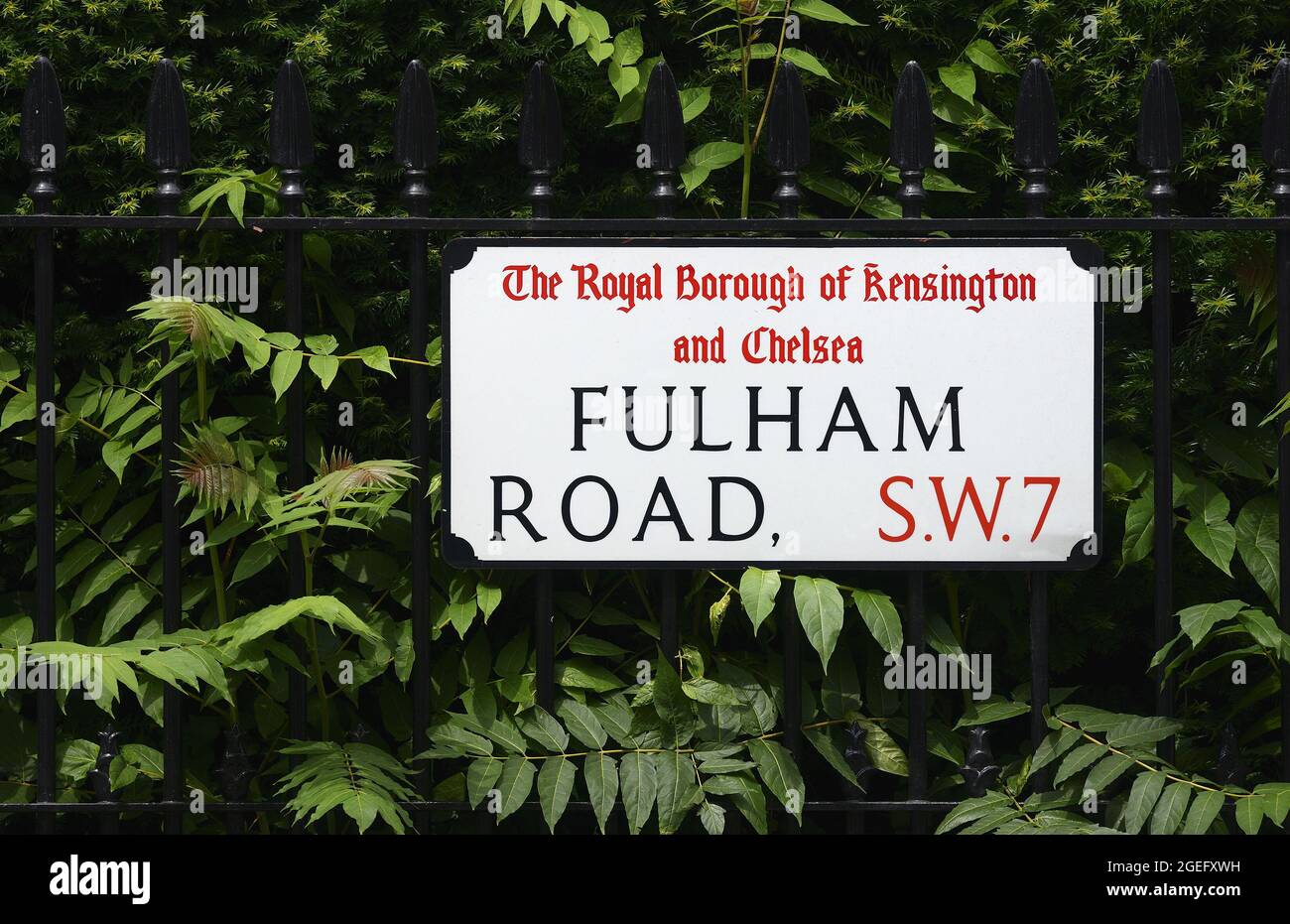 London, England, UK. Street sign: Fulham Road, SW7 Stock Photo - Alamy