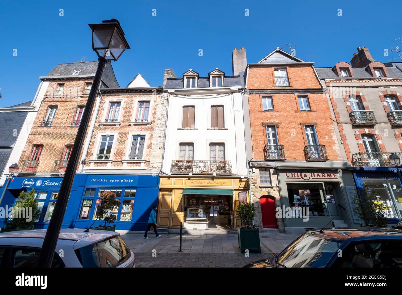 Vitre (Brittany, north western France): facades of traditional houses and shop windows in the old town, “rue de la Poterie” street in the historic cen Stock Photo