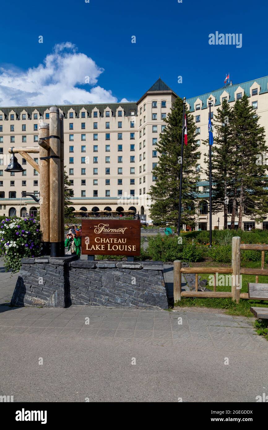 View of the famous Fairmont hotel near Lake Louise in the Banff ...