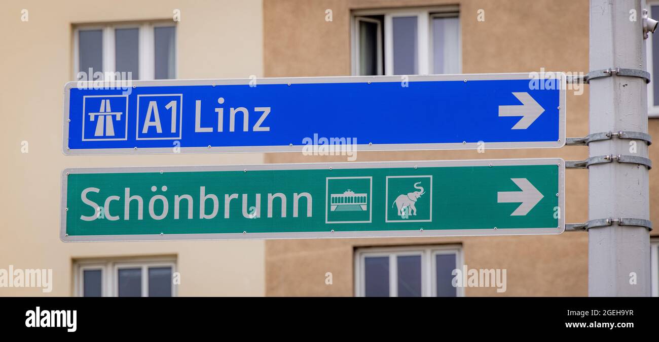 Sign Post Vienna Direction signs in the city of Vienna Stock Photo - Alamy