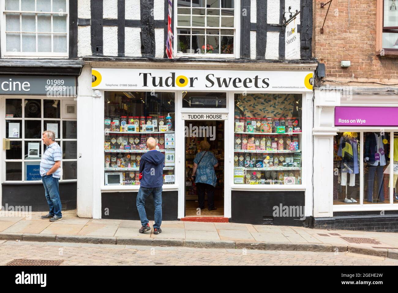 Traditional shopfront hires stock photography and images Alamy