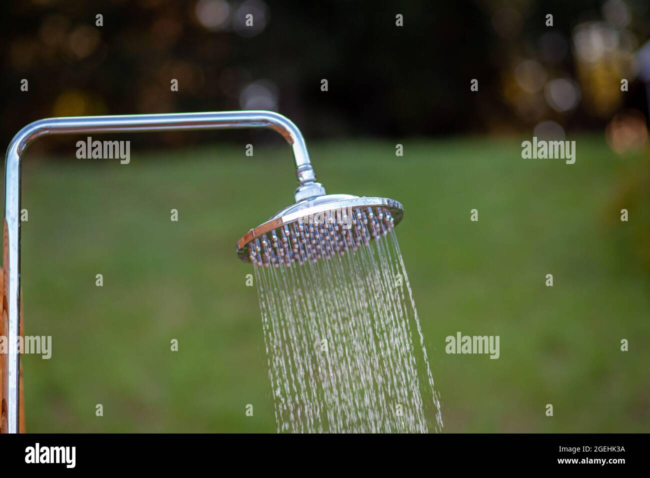 Outdoor shower head stick on the wooden plate pole design for showering