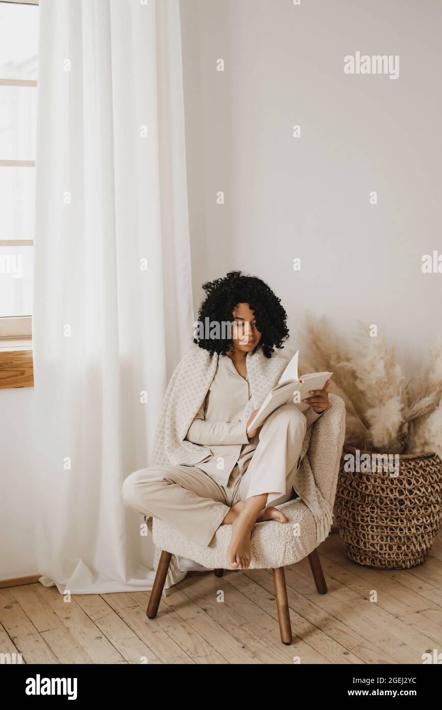 African american sitting chair hi-res stock photography and images - Alamy
