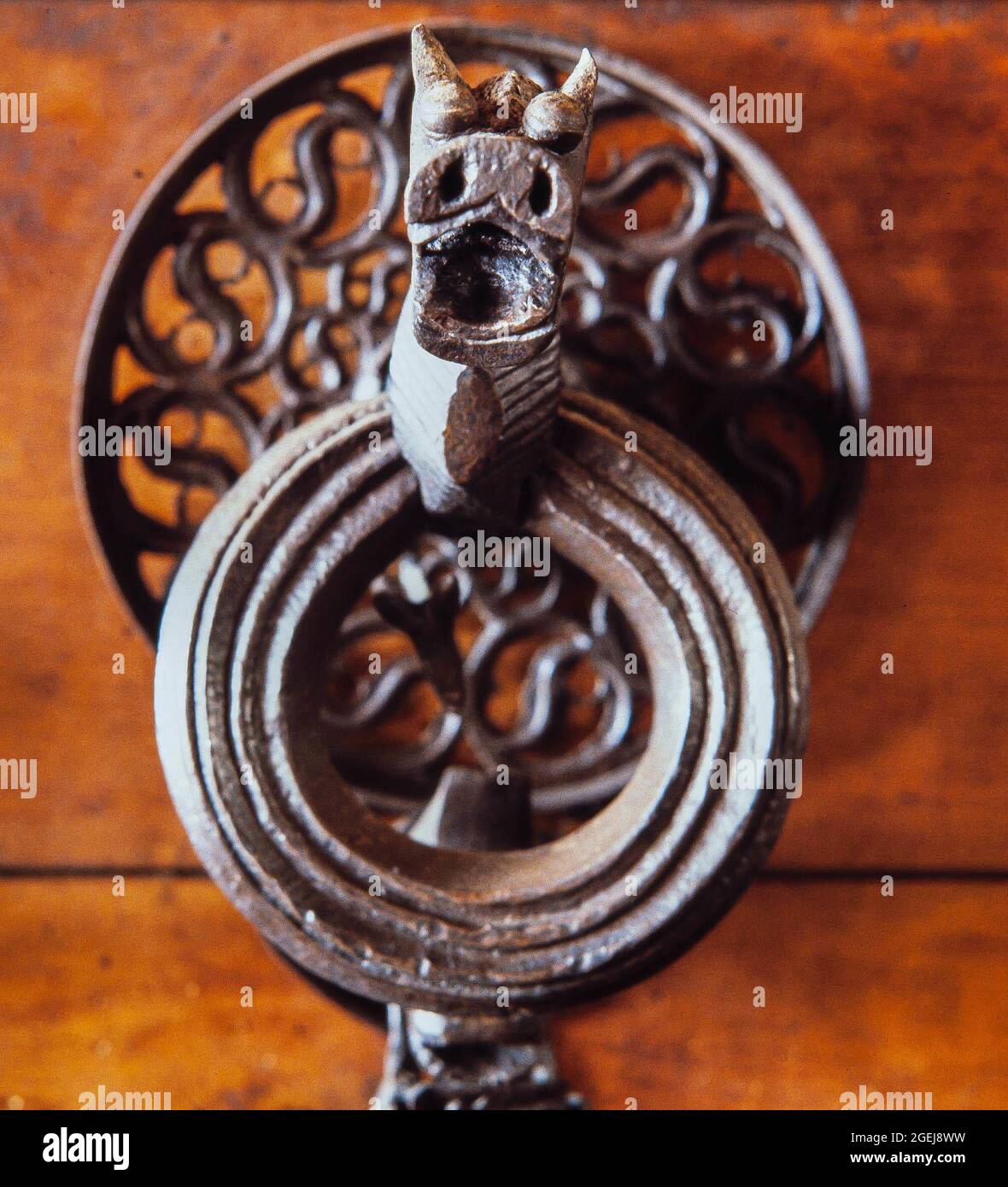 Picaporte de hierro hi-res stock photography and images - Alamy