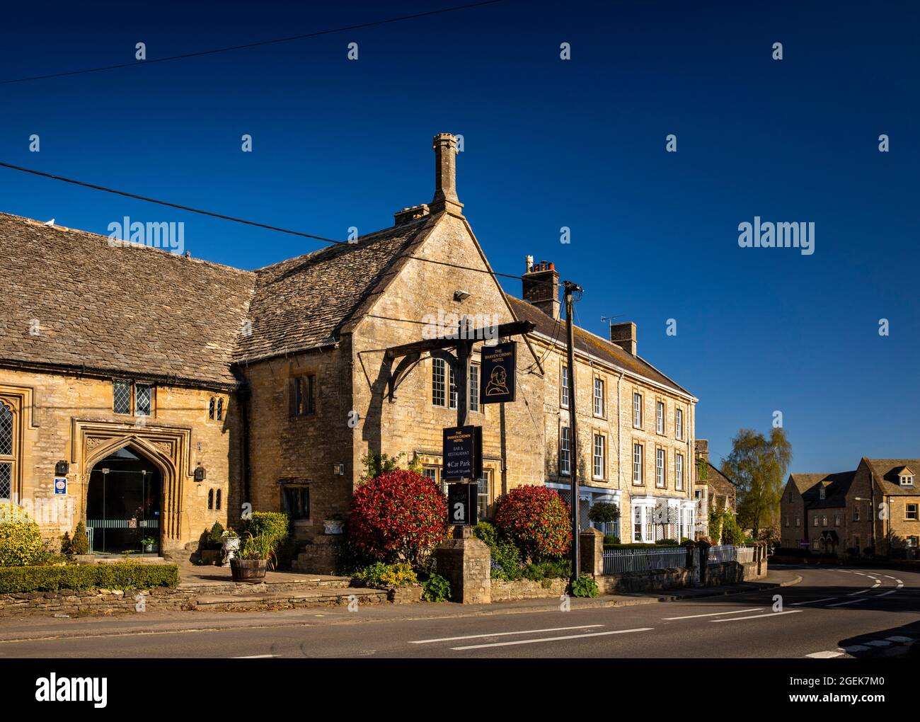 UK, England, Oxfordshire, Shipton under Wychwood, High Street, Shaven Crown Hotel Stock Photo