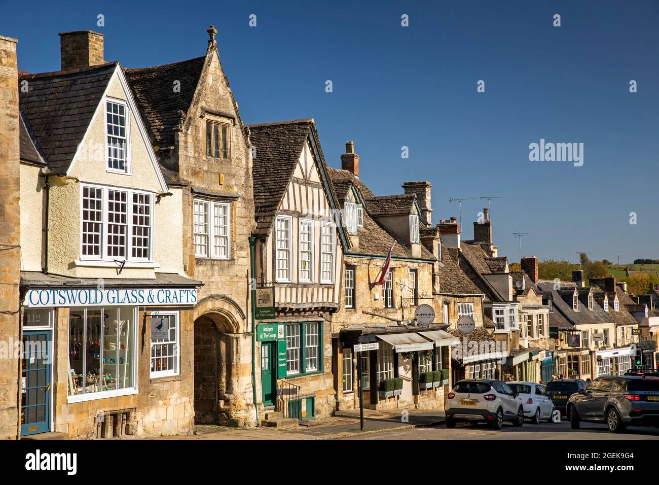 UK, England, Oxfordshire, Burford, High Street, stone arch to George Yard and half-timbered former George Inn Stock Photo