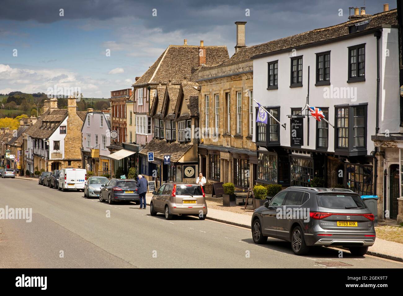 UK, England, Oxfordshire, Burford, The Hill, view down towards Witney