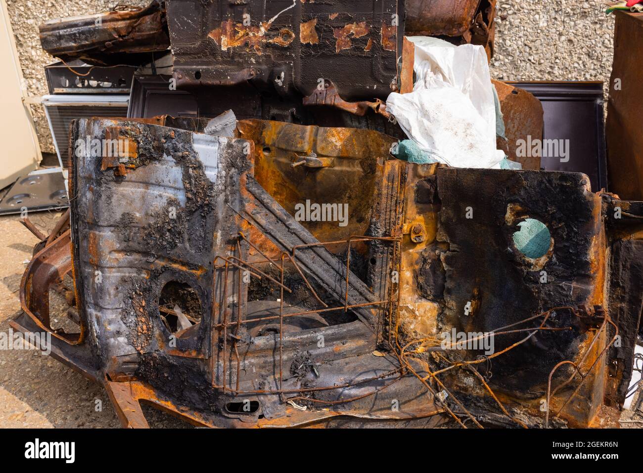 Car junkyard crane hi-res stock photography and images - Alamy