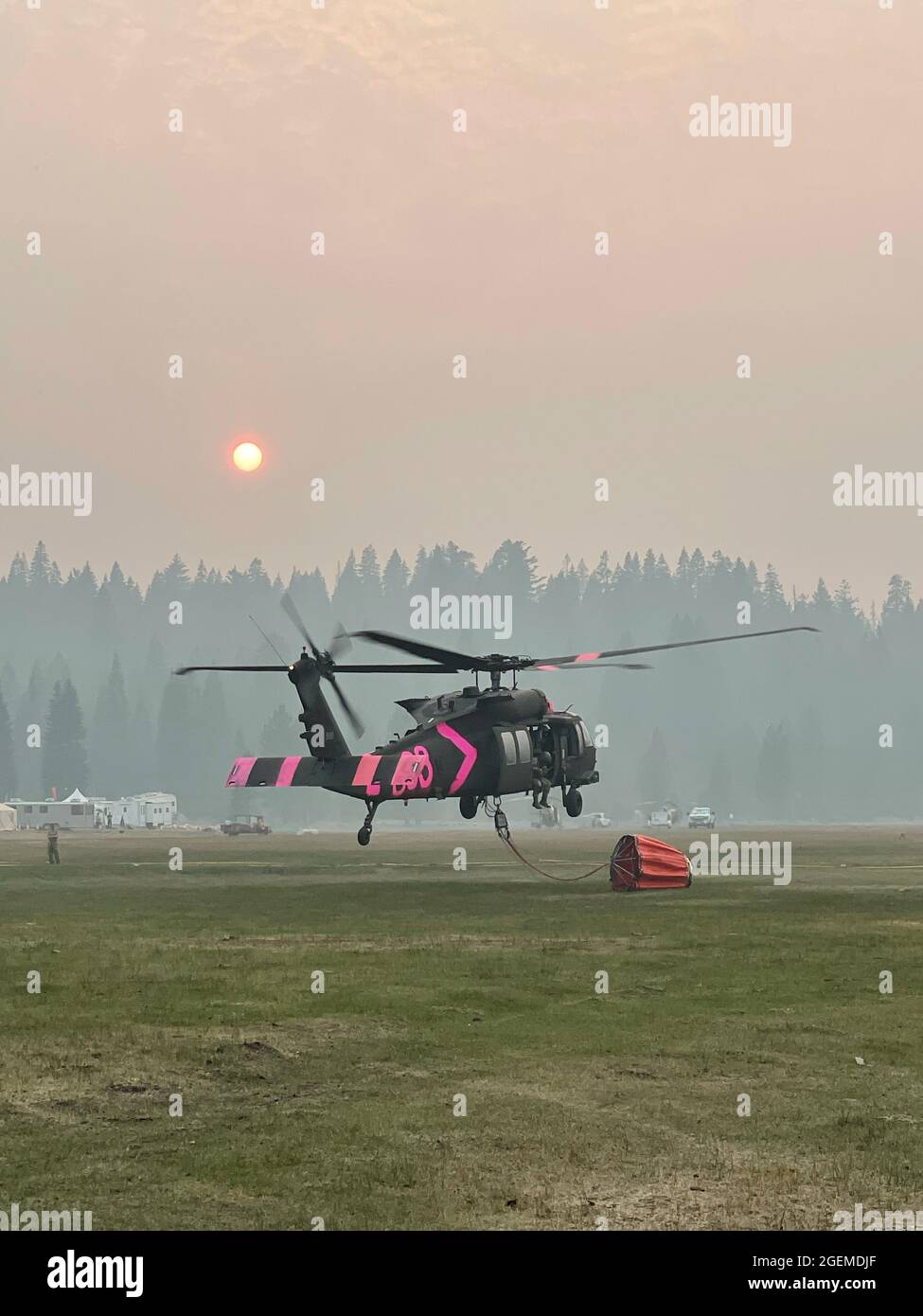 A U.S. Army UH-60 Black Hawk helicopter flown by the California Army National Guard lands at the Battle Creek helibase near Mineral, California, Aug. 17, 2021, while fighting the Dixie Fire. The fire eclipsed 600,000 acres and is currently the second-largest fire in California’s recorded history. (U.S. Army National Guard photo by 1st Lt. Rockne Harmon) Stock Photo