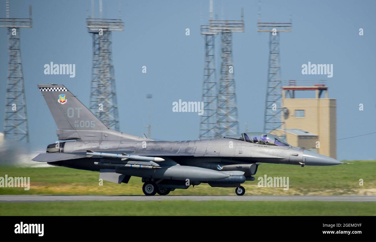 An 85th Test and Evaluation Squadron F-16 Fighting Falcon soars down the runway for a take-off July 30 at Eglin Air Force Base, Fla.  The 85th TES is part of the 53rd Wing headquartered at Eglin.  (U.S. Air Force photo/1st Lt. Karissa Rodriguez) Stock Photo