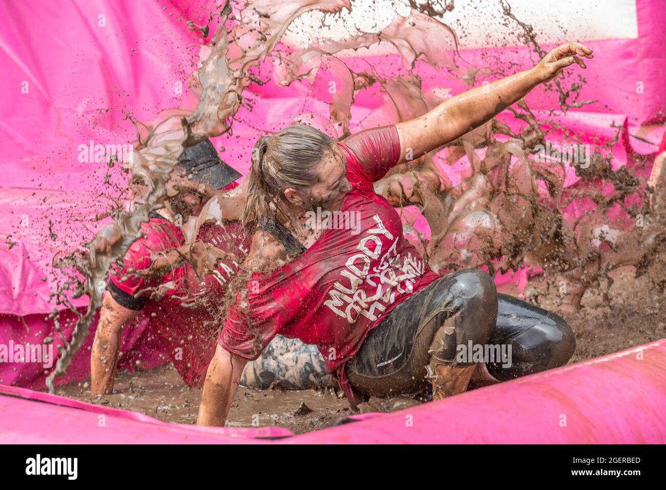Abington Park Northampton Uk 21st August 21 Race For Life Pretty Muddy Raising Funds For Cancer Research A Obstacle Route Which Meanders Through The Very Scenic Abington Park Credit Keith J Smith Alamy Abington Park Northampton Uk 21st August 21 Race For Life Pretty Muddy Raising Funds For Cancer Research A Obstacle Route Which Meanders Through The Very Scenic Abington Park Credit Keith J Smith Alamy