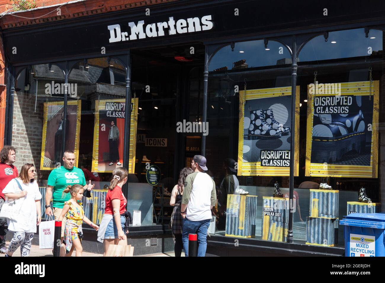 Logo dr martens hi-res stock photography and images - Alamy
