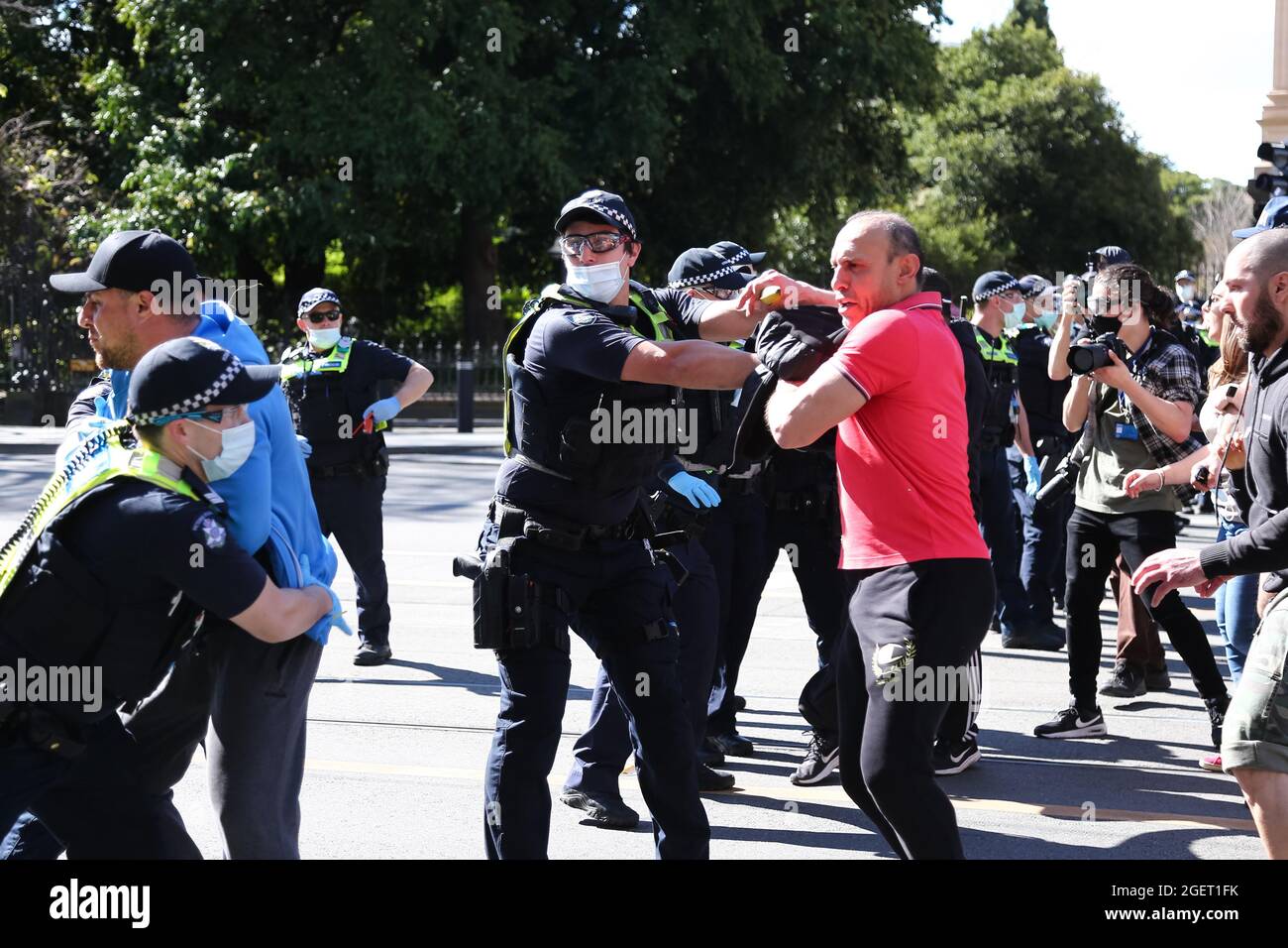 Melbourne, Australia, 21 August, 2021. Protesters clash with police during the Freedom protest on August 21, 2021 in Melbourne, Australia. Freedom protests are being held around the country in response to the governments COVID-19 restrictions and continuing removal of liberties.  Credit: Dave Hewison/Speed Media/Alamy Live News Stock Photo