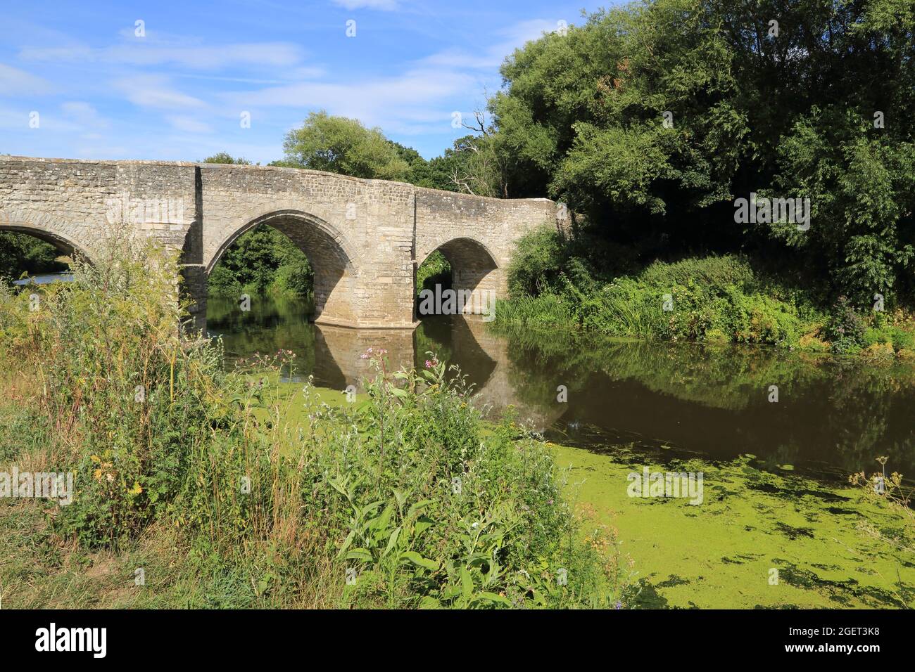 View of Teston Bridge over the Medway river from Teston Country Park ...