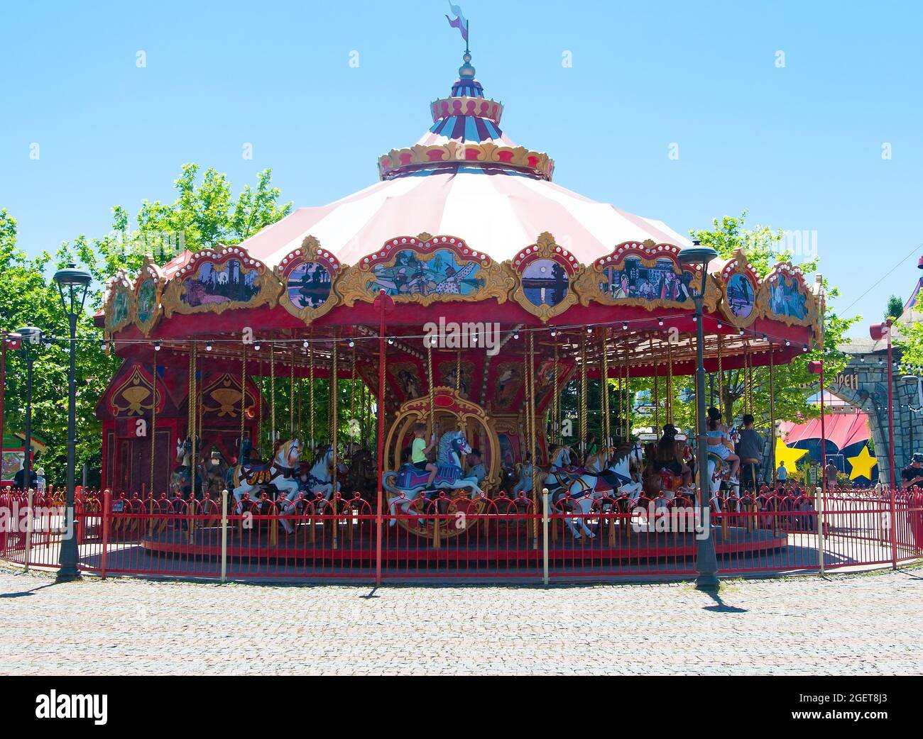 Karusel loshadi i karety v tematicheskom Sochi parke. Stock Photo