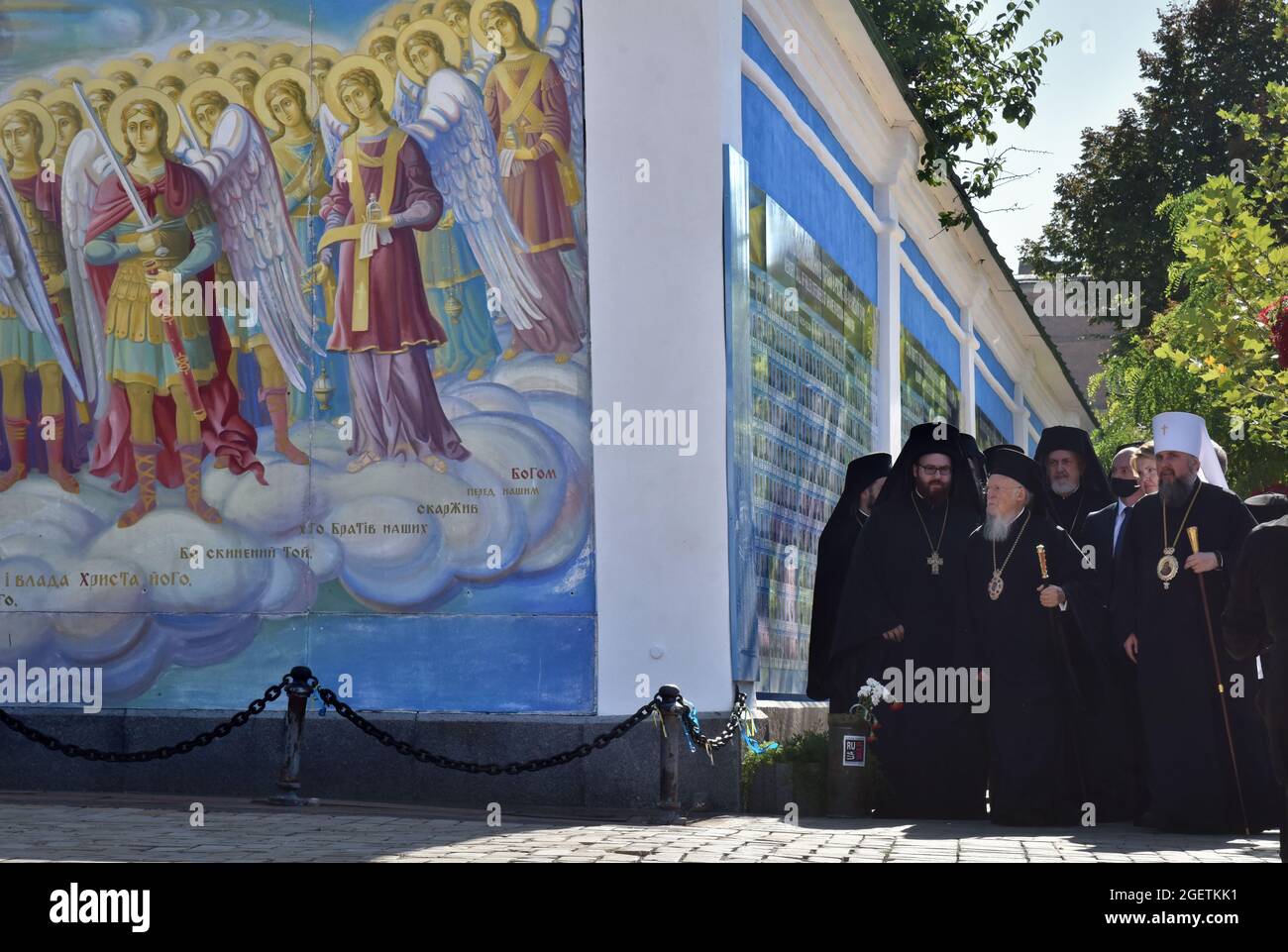 Non Exclusive: KYIV, UKRAINE - AUGUST 21, 2021 - Ecumenical Patriarch Bartholomew I (C) of Constantinople and Primate of the Orthodox Church of Ukrain Stock Photo