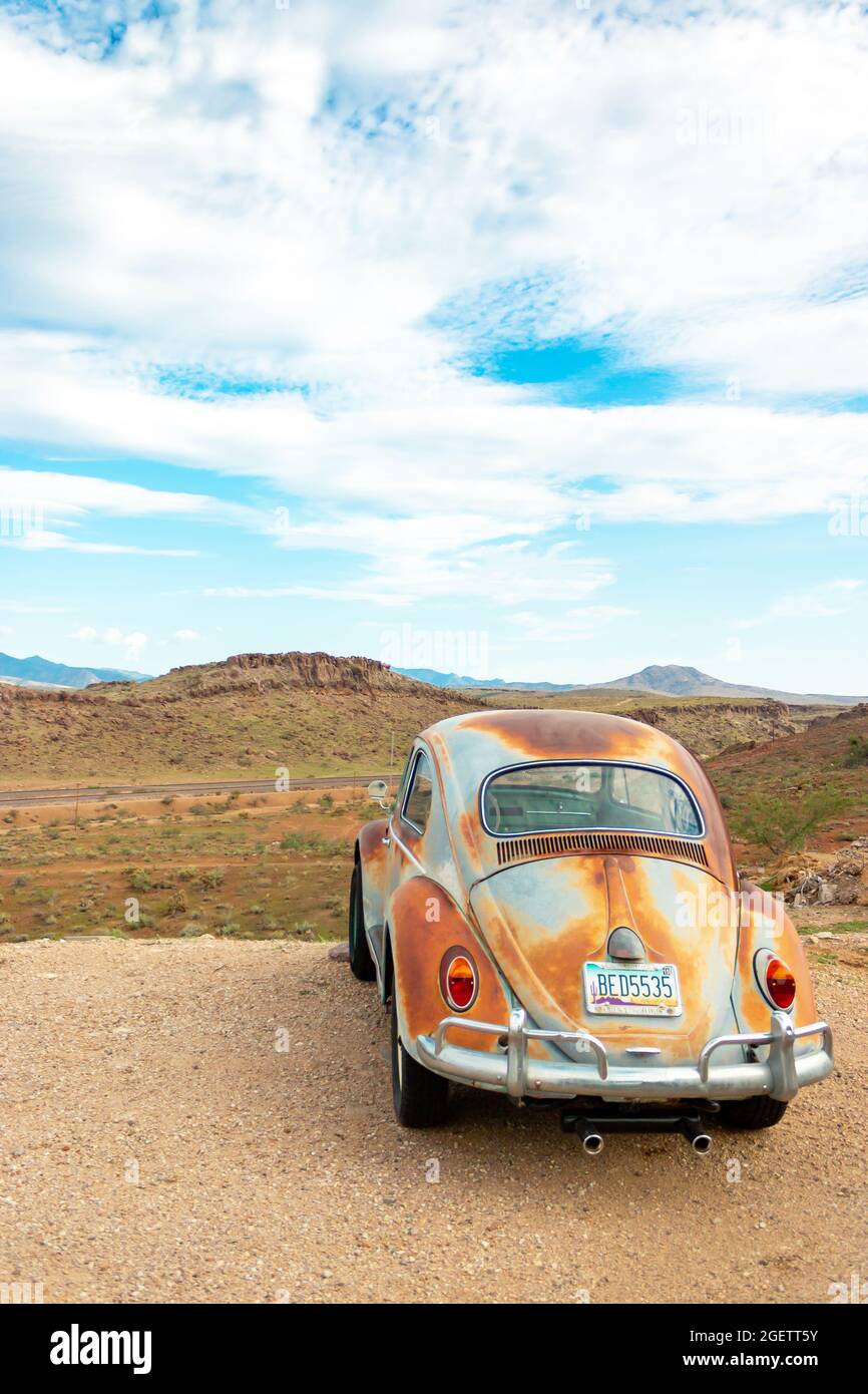 Vintage volkswagen beetle desert hi-res stock photography and images ...