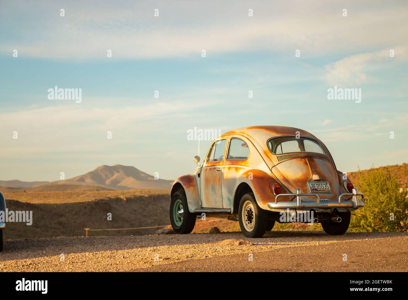 Vintage volkswagen beetle desert hi-res stock photography and images ...