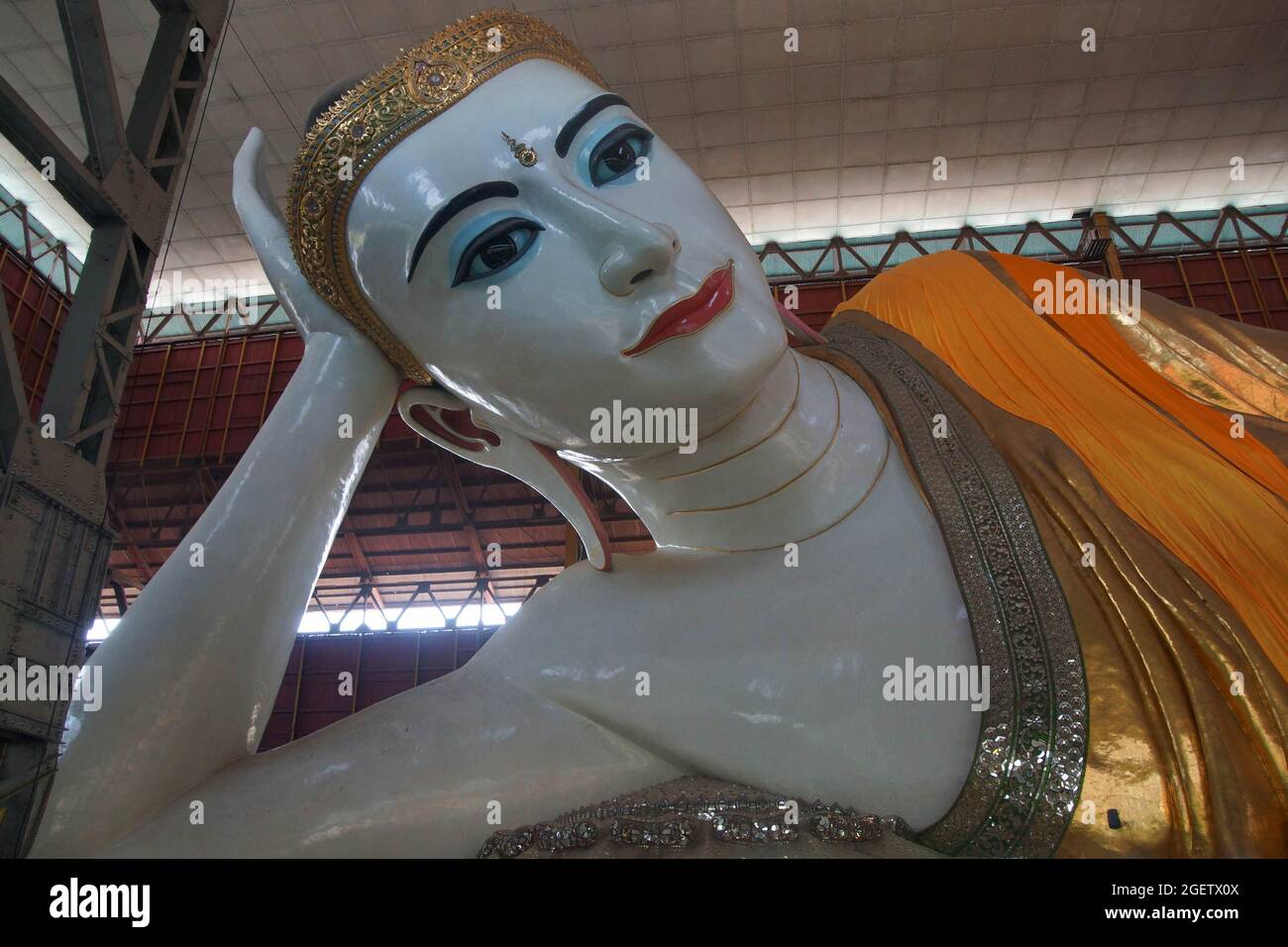 Reclining buddha,Chauk Htat Gyi Pagoda, Yangon (Rangoon),  Myanmar (Burma) Stock Photo