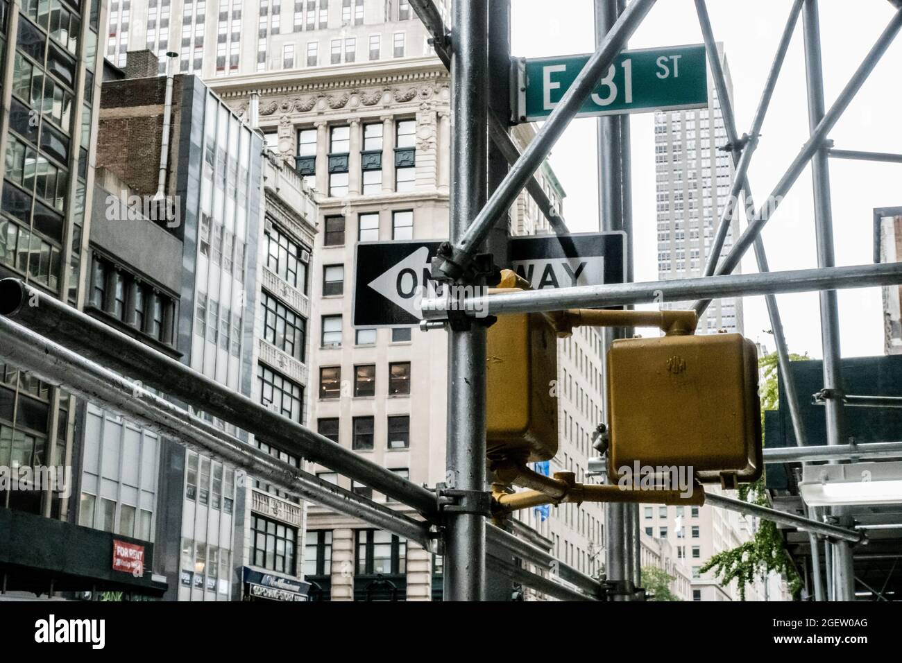 New york building scaffolding hi-res stock photography and images - Alamy