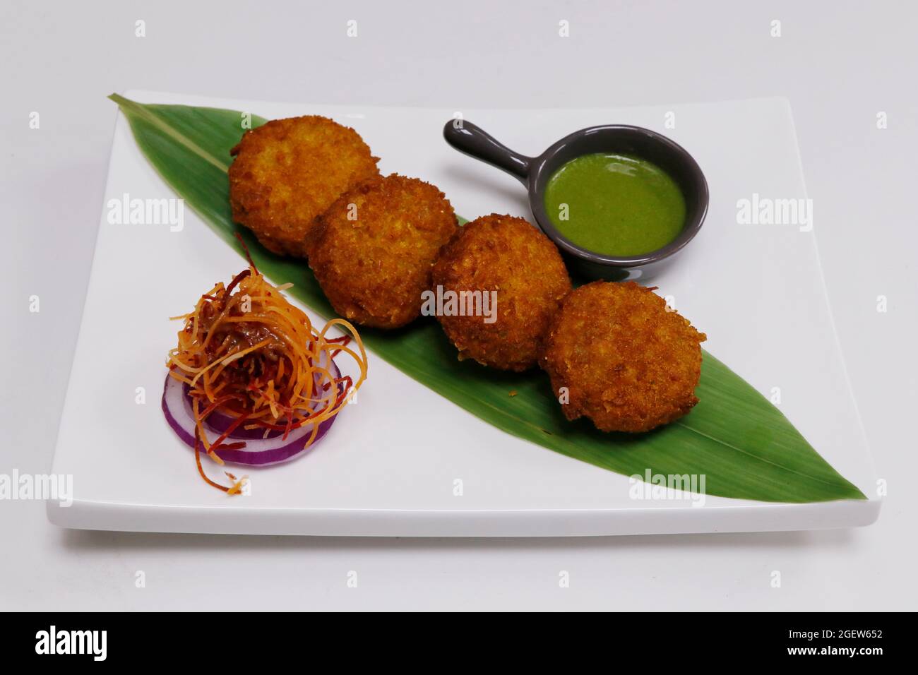 corn tikki, also known bhutte ki tikki, deep fried corn patties rolled with corn flakes, indian