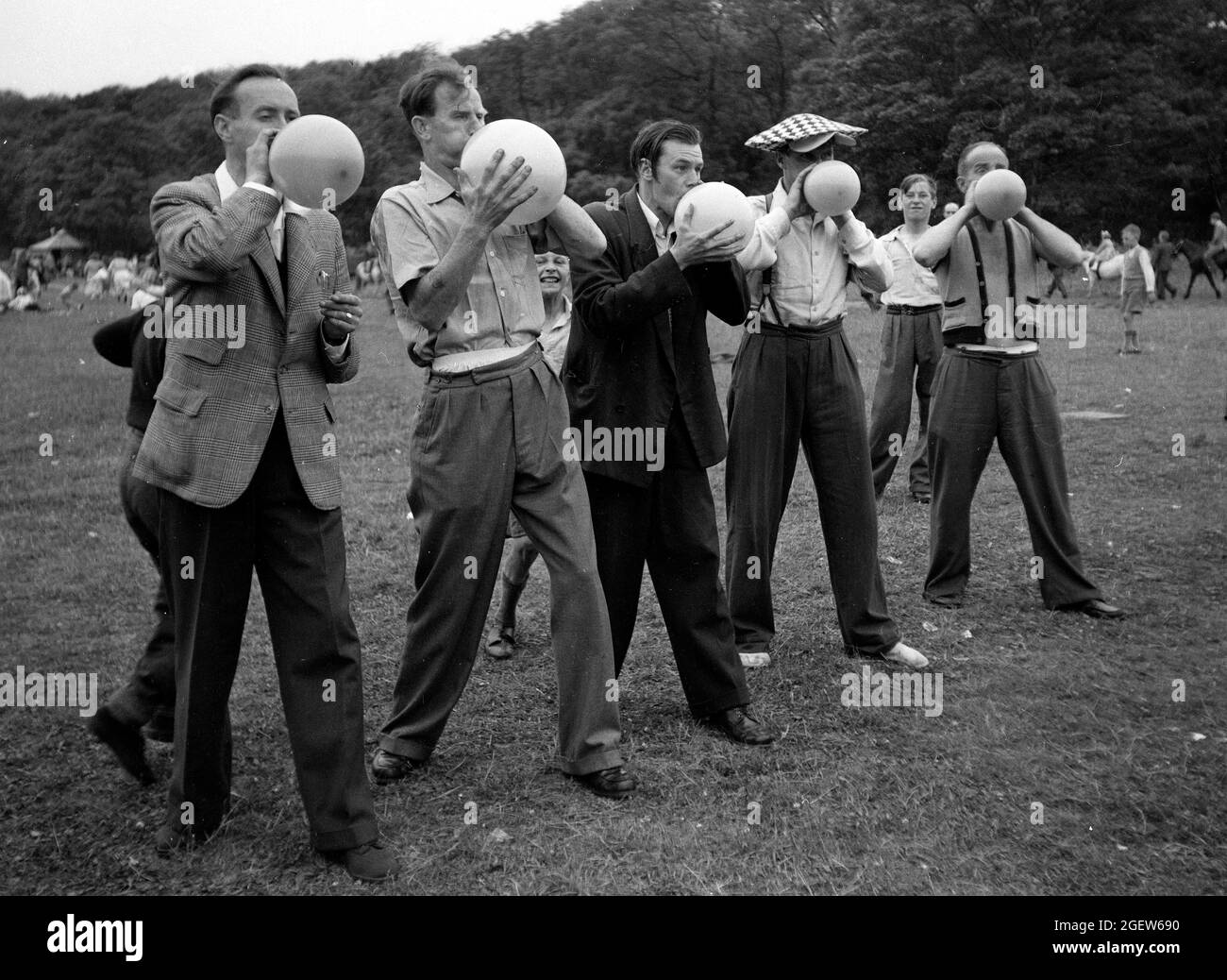 Pontins Holiday Camp family games for men blowing up balloons 1950s Britain Uk Stock Photo