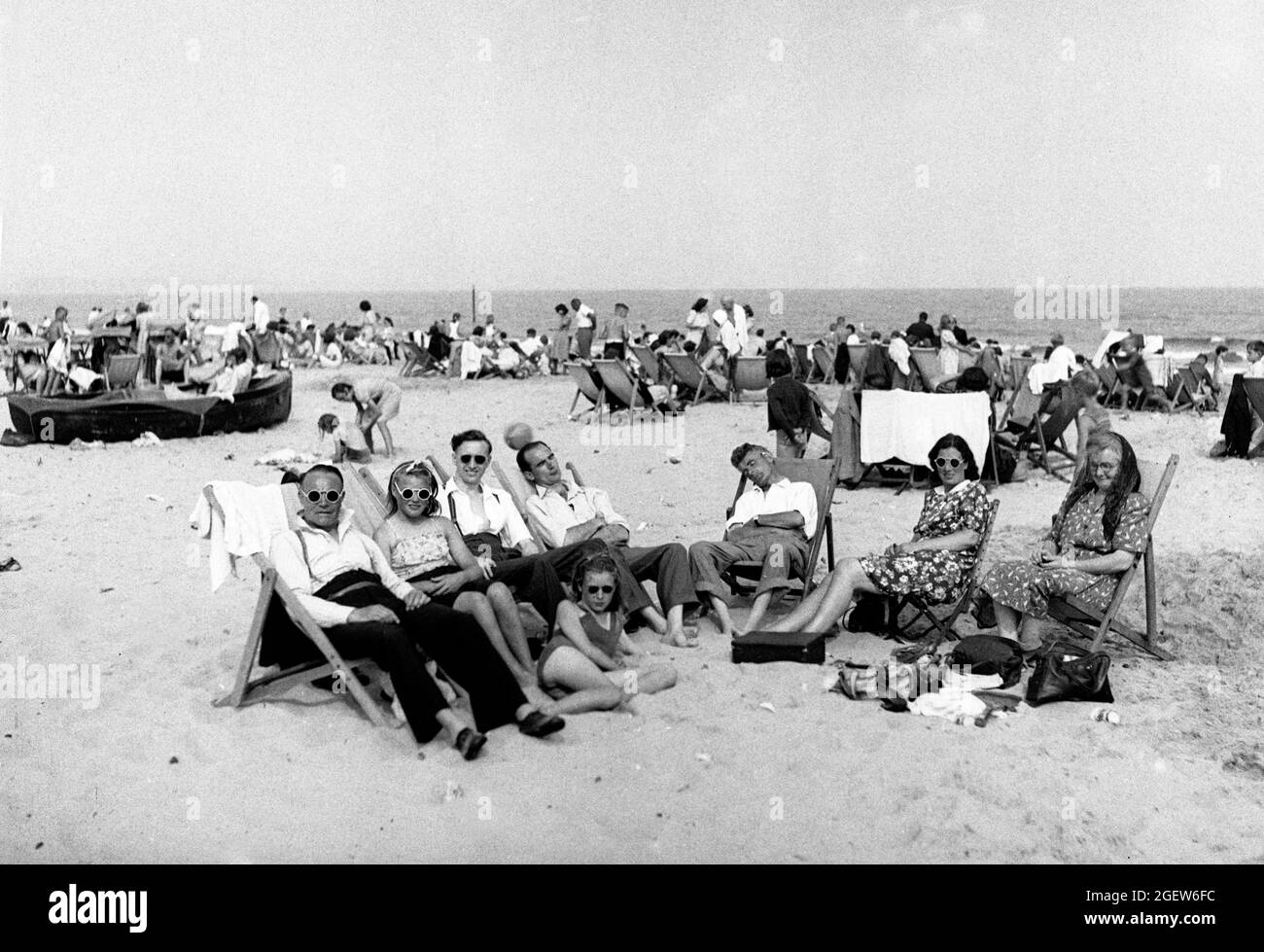 Family beach holiday at Great Yarmouth, Britain, Uk 1951 Stock Photo