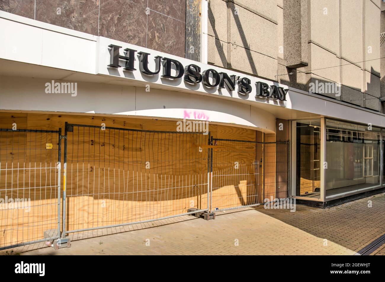 Zwolle, The Netherlands, August 9, 2021: former store by Vroom en Dreesman and Hudson's Bay, now closed with fences and plywood and waiting for redeve Stock Photo