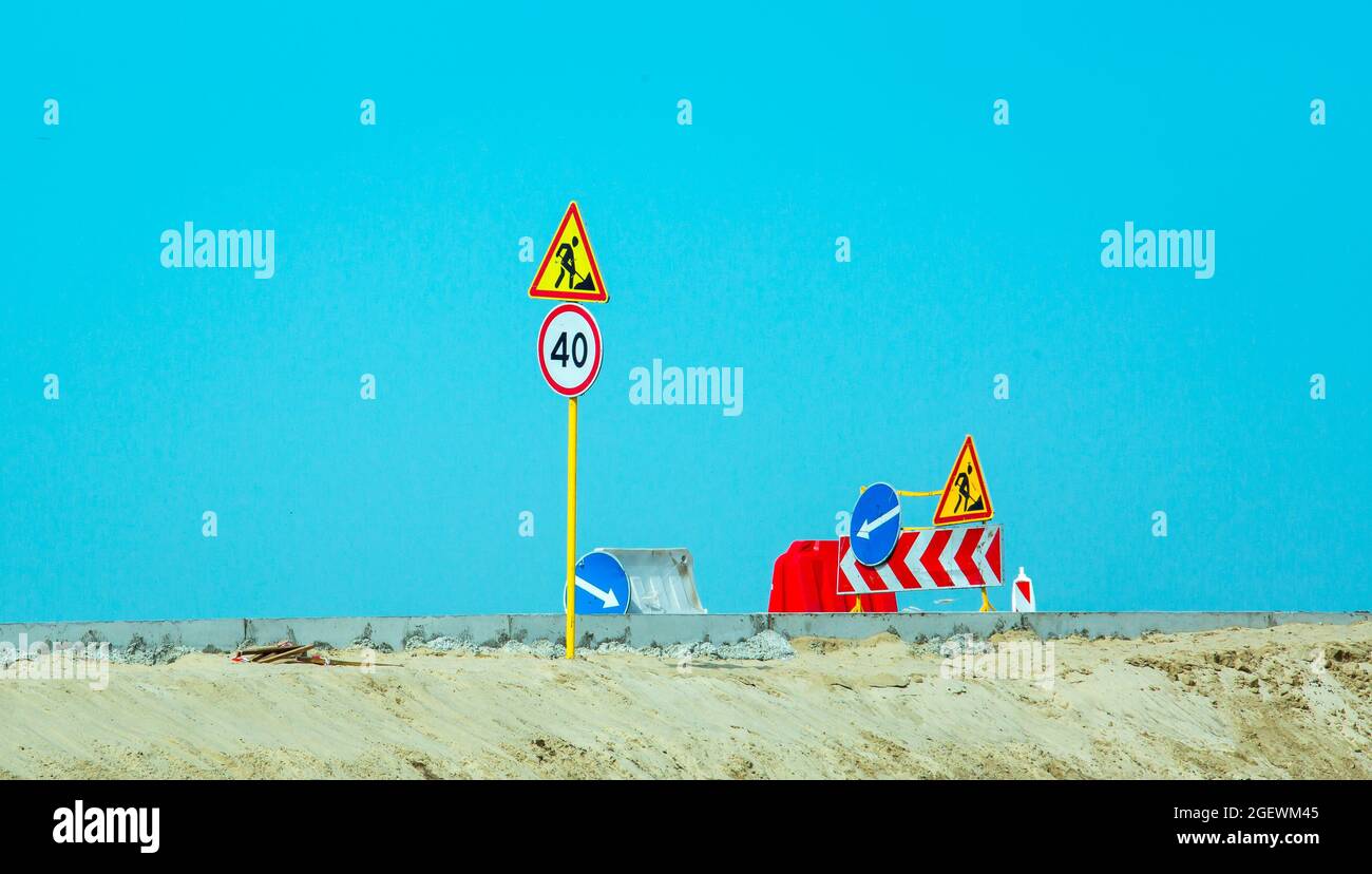 Traffic sign: 40 km / h speed limit combined with upcoming road works ...