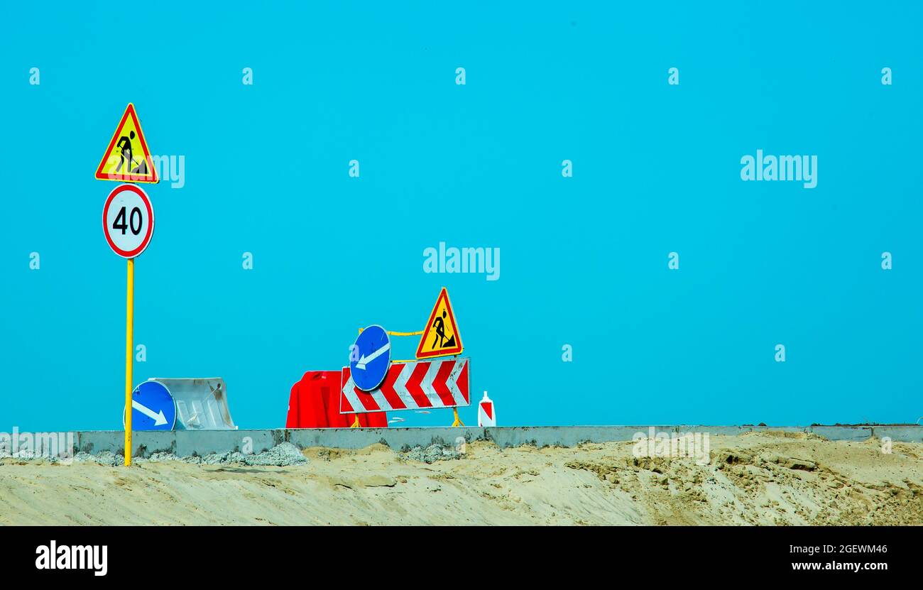 Traffic sign: 40 km / h speed limit combined with upcoming road works ...