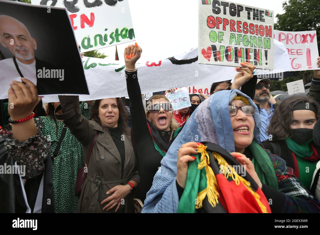 London, UK. 21st Aug, 2021. Demonstrators holding placards shout slogans as protesters gather to show their support for Afghanistan and their distrust of the Taliban and calling for sanctions on Pakistan as punishment for their support of the Taliban. (Photo by Martin Pope/SOPA Images/Sipa USA) Credit: Sipa USA/Alamy Live News Stock Photo